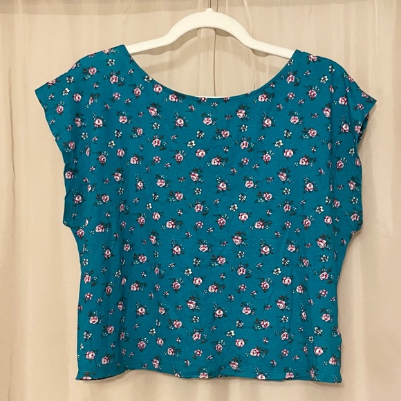 Forever 21 Teal Floral Boxy Crop Tee with Criss Cross Back Detail - Picture 1 of 5